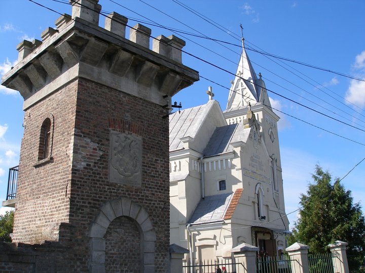 Так виглядав костел до незаконної перебудови православною громадою (фото ZAXID.NET 2012 року)