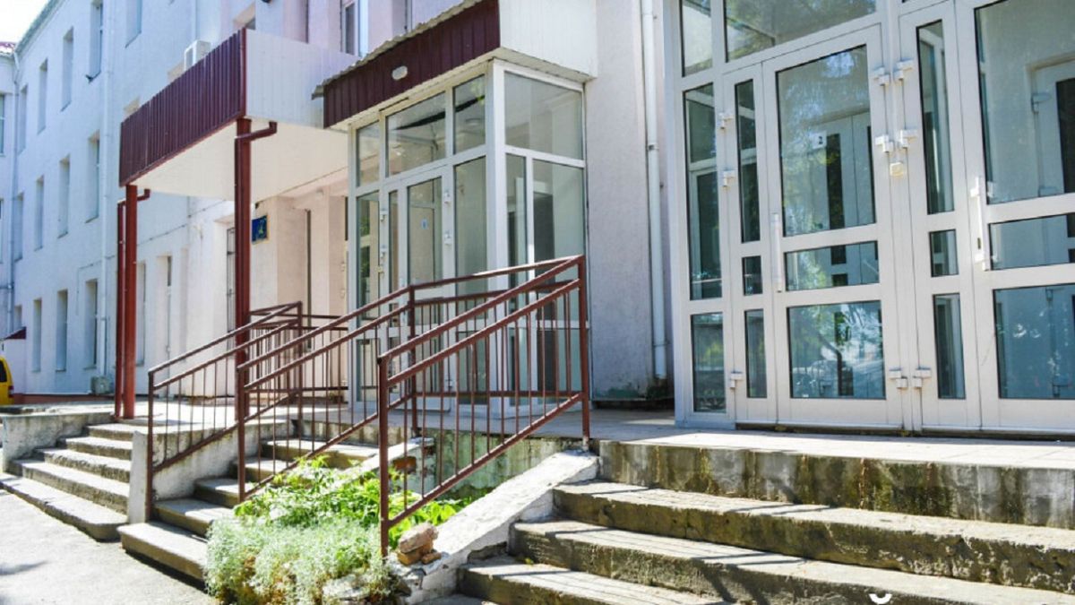 З Волинської інфекційної лікарні планують звільнити 30 медиків