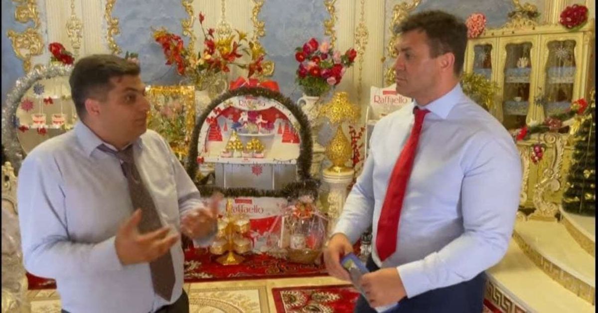 Нардеп Тищенко вивчав проблеми закарпатських ромів у розкішному будинку барона