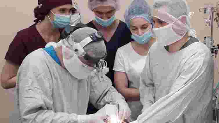 Львівські і польські хірурги прооперували 6-річного хлопчика із складною вадою гортані