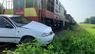 Біля Рави-Руської вантажний поїзд протаранив Daewoo, загинула водійка