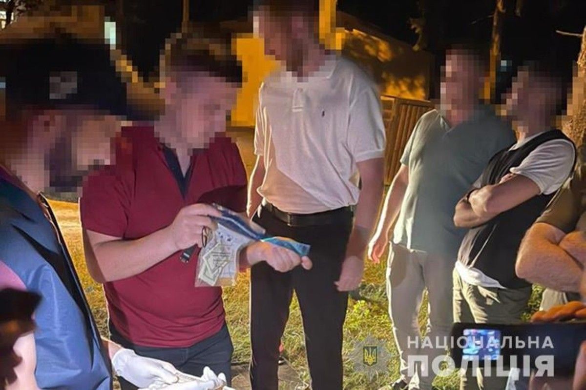 Заступника військового комісара з Тернопільщини затримали на хабарі у 1600 доларів