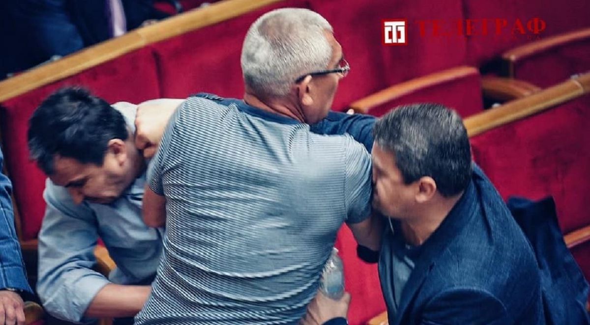 У Верховній Раді побилися депутати Вадим Івченко та Микола Сольський