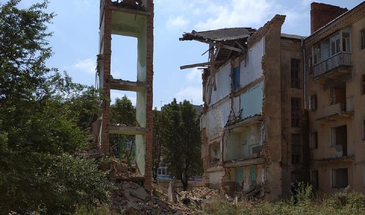 У Дрогобичі обвалилась частина аварійної багатоповерхівки