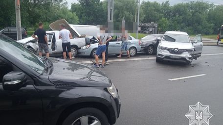На перехресті вул. Стрийська – Наукова зіткнулося шість автомобілів