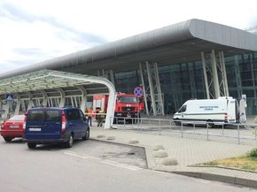 У львівському аеропорту підірвали покинуту сумку з ноутбуком
