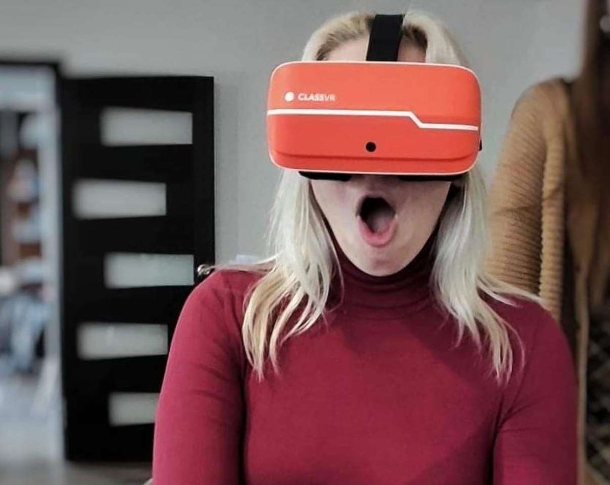 Вперше в Україні дві закарпатські школи закупили VR-окуляри для учнів