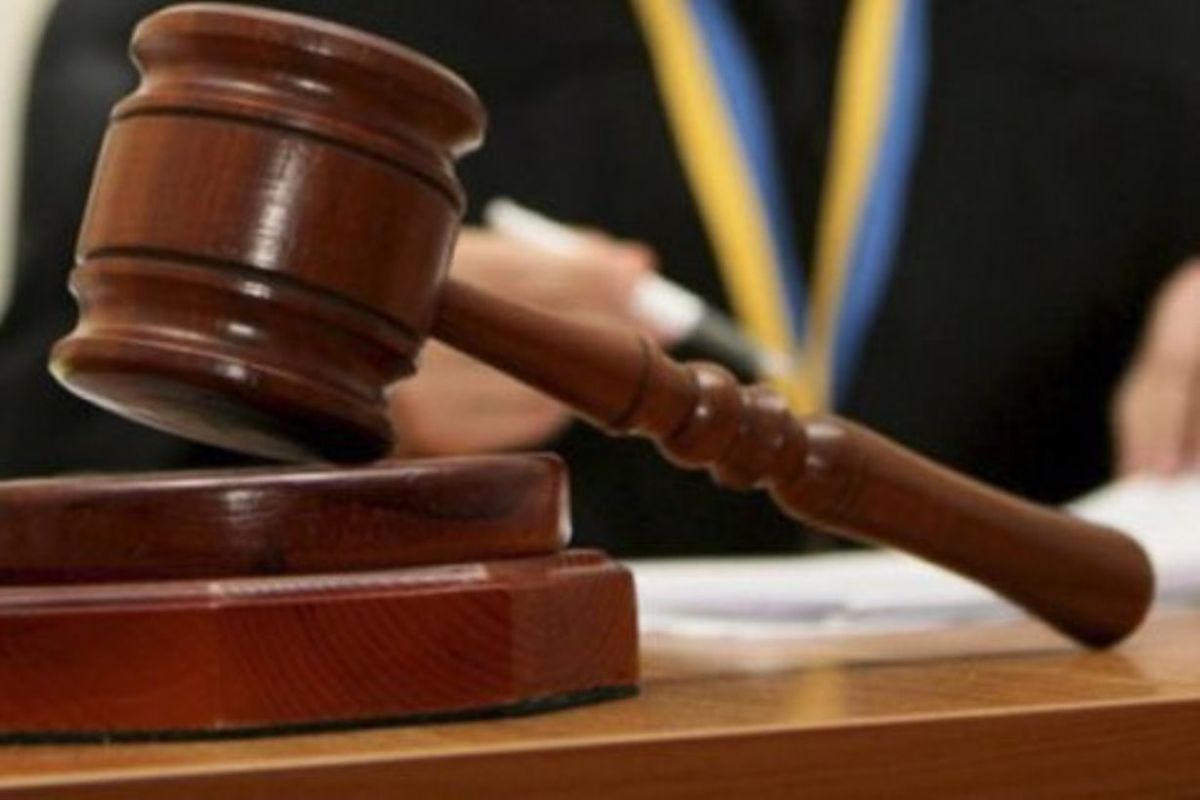 У мукачівському суді підсудний намагався перерізати собі горло