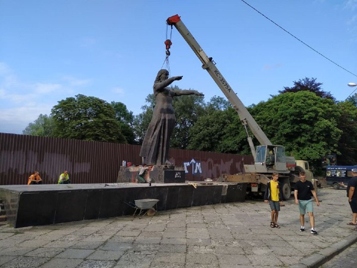 Телеведучий заявив про намір викупити львівський Монумент Слави
