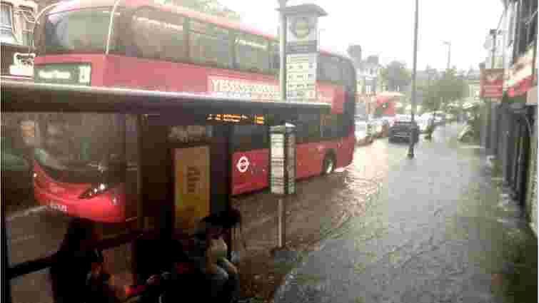 Потужна злива у Лондоні затопила вулиці і станції метро