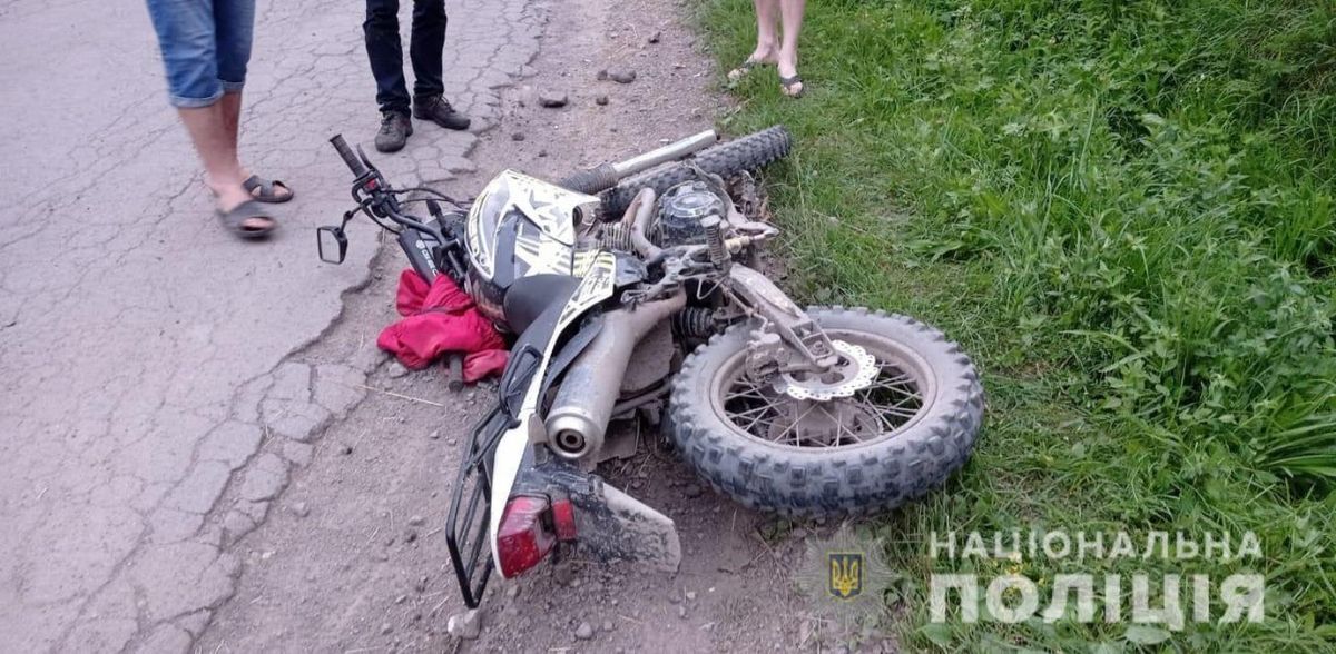 У лобовому зіткненні двох мотоциклів на Закарпатті загинув 17-річний підліток 