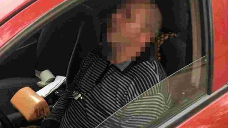 Суд позбавив водійських прав львівського таксиста, що п’яний заснув за кермом