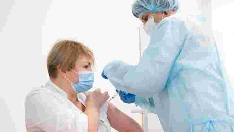 Україна отримує ще 47 млн доз вакцини від коронавірусу до кінця року