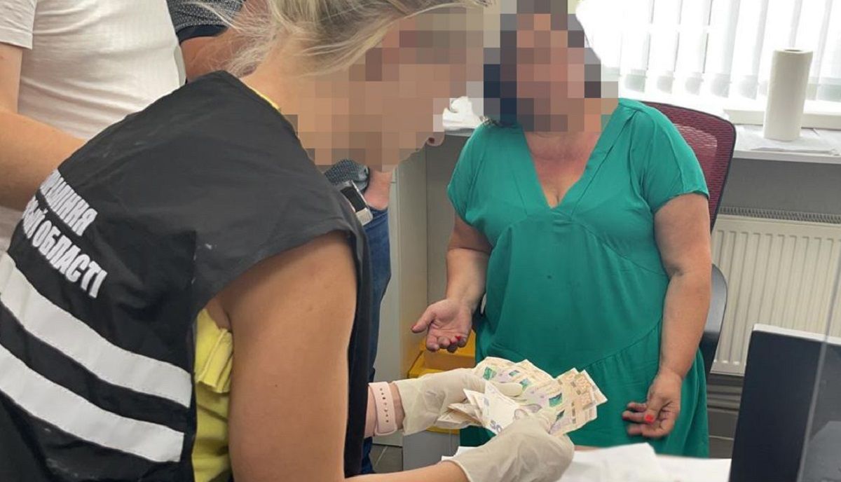 У Львові на хабарі затримали начальницю відділу міграційної служби