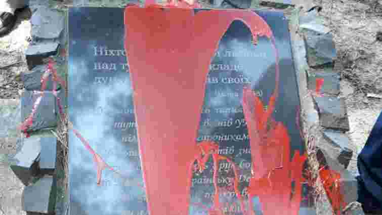 У селі на Волині вандали сплюндрували пам’ятник УПА