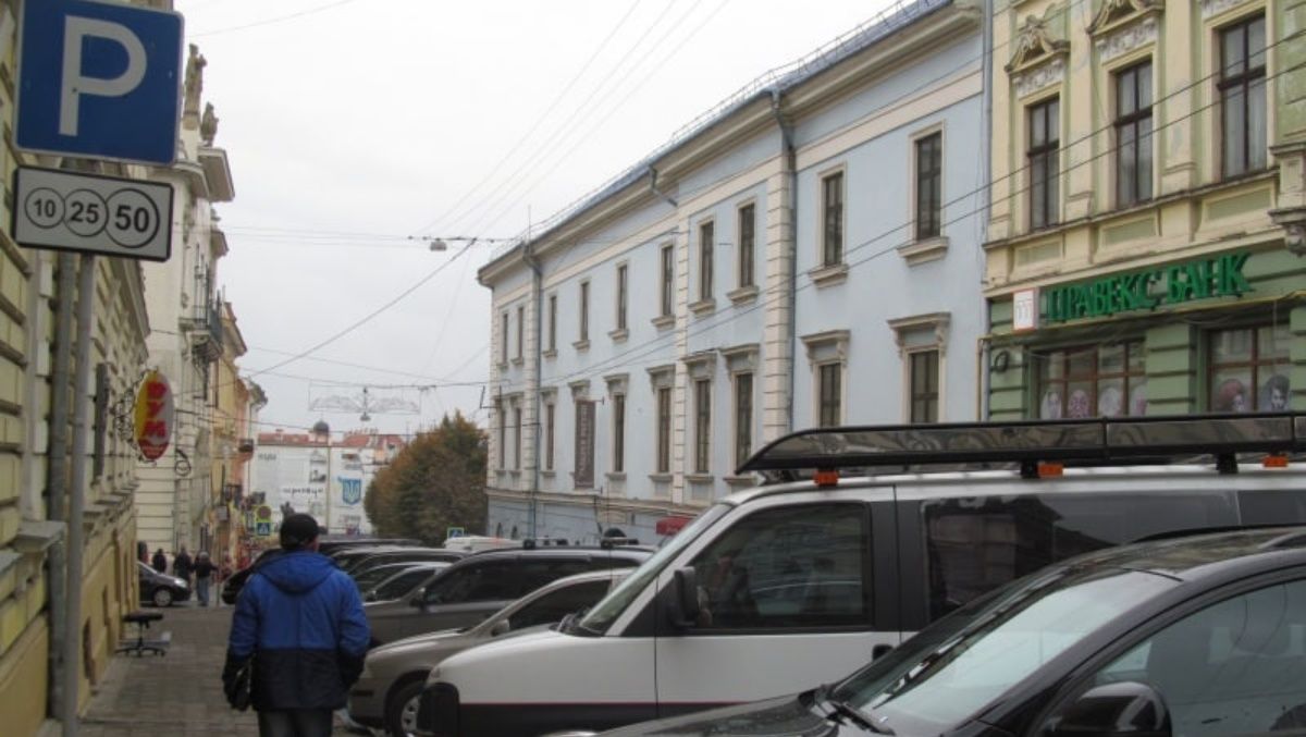Чернівці поділили на зони паркування з різними тарифами