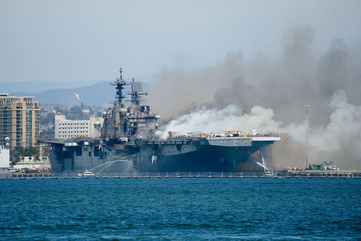 Американського моряка звинуватили в підпалі десантного корабля ВМС США