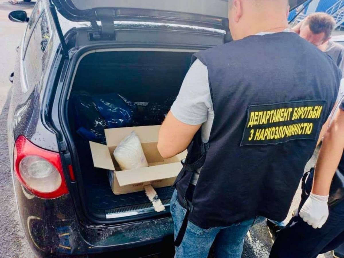 У двох івано-франківських наркоторговців вилучили товару на мільйон гривень
