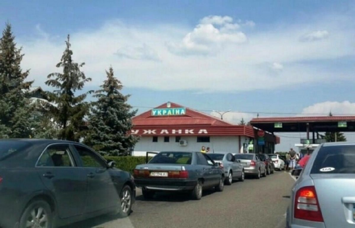Через негоду один з пунктів пропуску на кордоні з Угорщиною припинив роботу