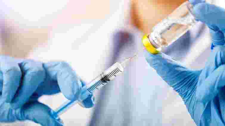 У центрах вакцинації Львівщини щепитися від коронавірусу можна у будні та вихідні дні