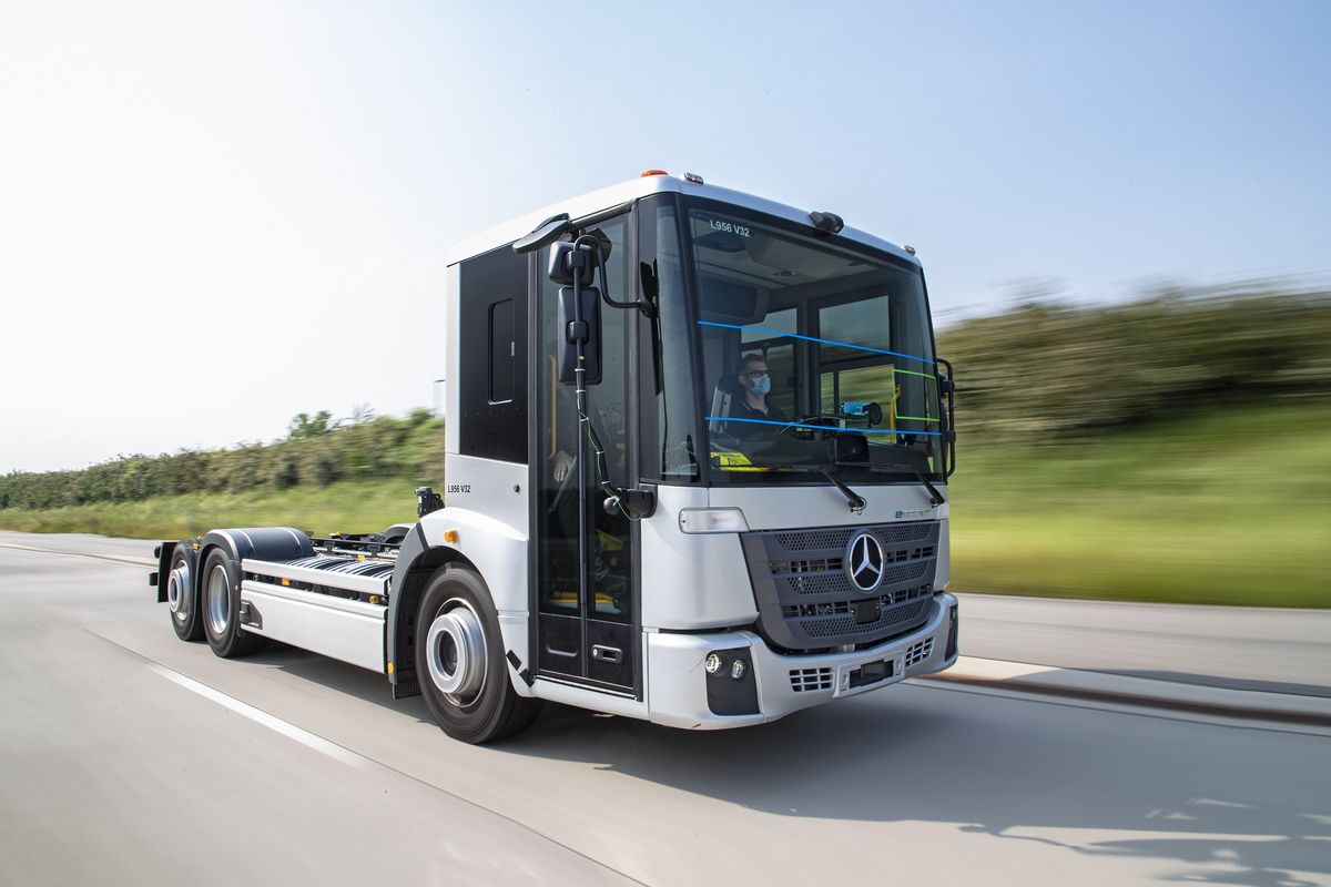 Mercedes-Benz готується до випуску електричних вантажівок