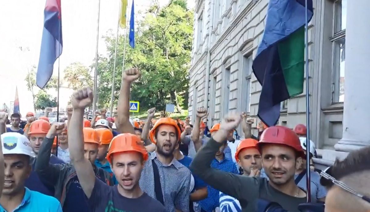 Шахтарі пікетують Львівську ОДА, вимагаючи зарплату