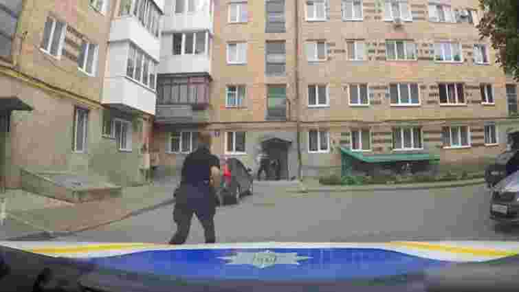 У спальному районі Луцька затримали озброєного 31-річного чоловіка