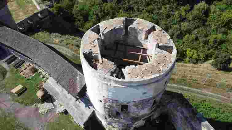 Шквальний вітер зірвав дах вежі замку у Кам’янці-Подільському