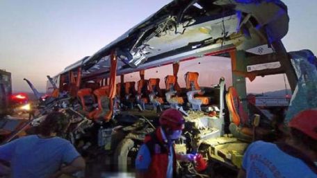 Шестеро людей загинули у зіткненні автобуса з вантажівкою в Туреччині