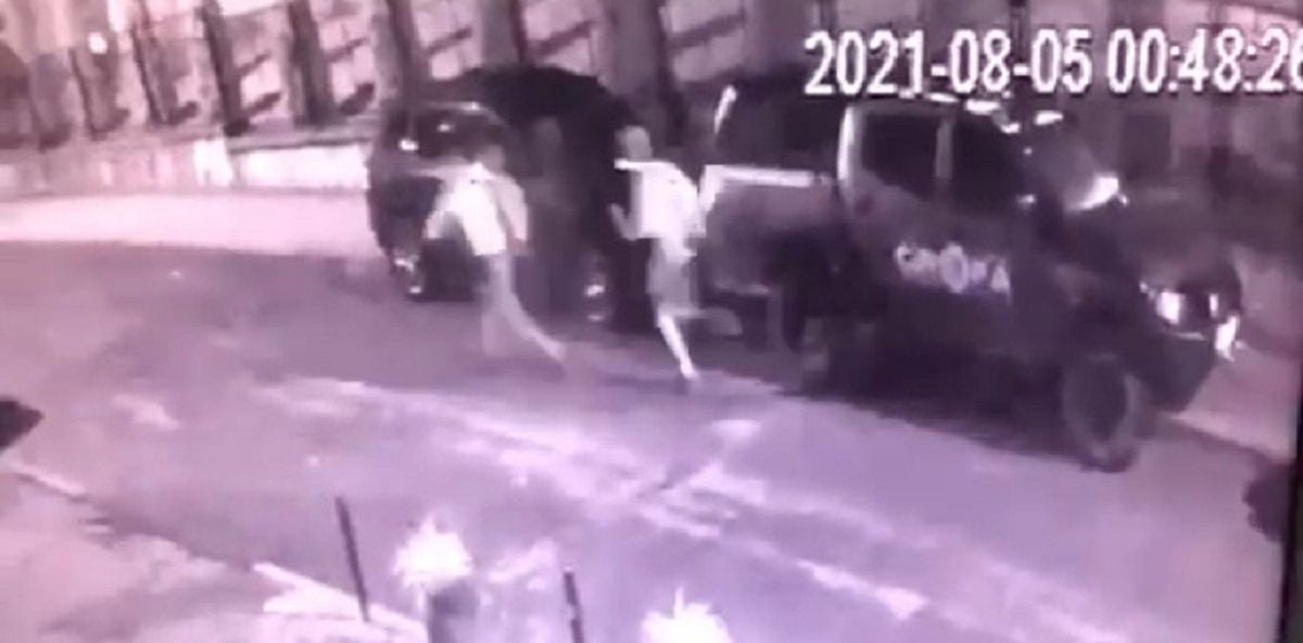 У Львові розшукують хуліганів, які понищили припарковані автомобілі