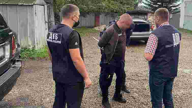 Начальника підрозділу поліції Дрогобича затримали на хабарі від підлеглого