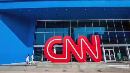 CNN звільнив трьох працівників через відвідування офісу без щеплення
