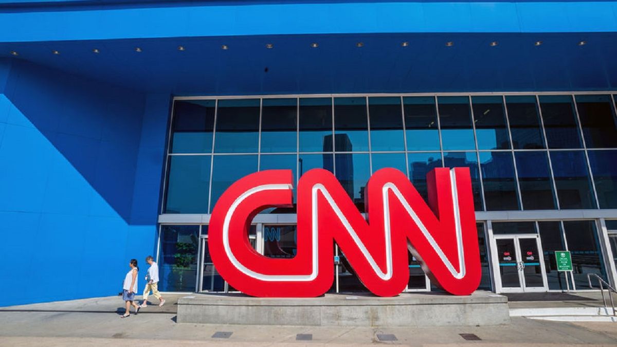 CNN звільнив трьох працівників через відвідування офісу без щеплення