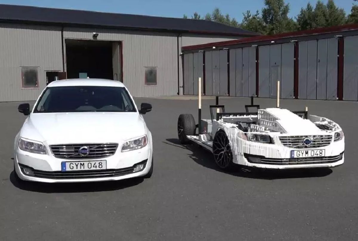 Шведський ентузіаст складає повнорозмірний автомобіль з кубиків Lego