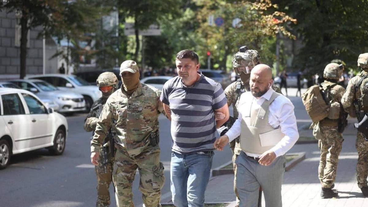 Суд відправив під арешт чоловіка, який погрожував підірвати Кабмін