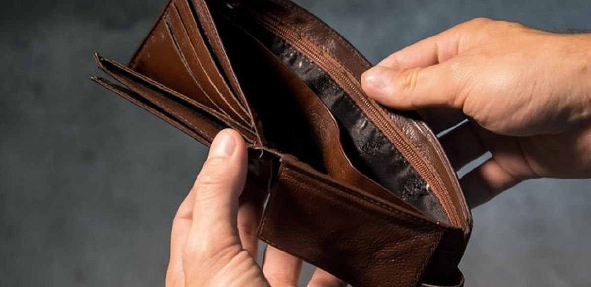 Понад 67% українців вважають себе бідними 
