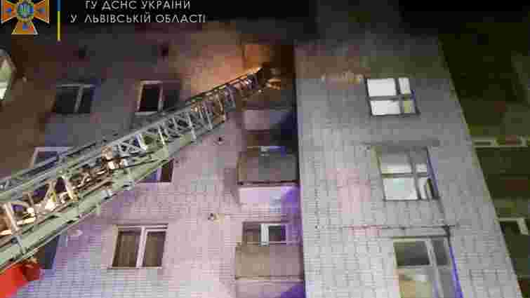 У Дрогобичі пожежники врятували двох людей з палаючої квартири