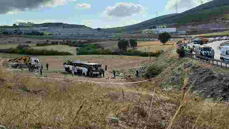 Щонайменше 15 людей загинули в аварії автобуса на заході Туреччини