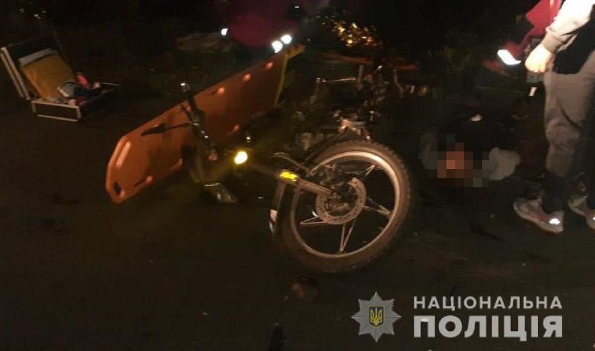 Троє школярів на мотоциклі вчинили ДТП із автомобілем на Волині
