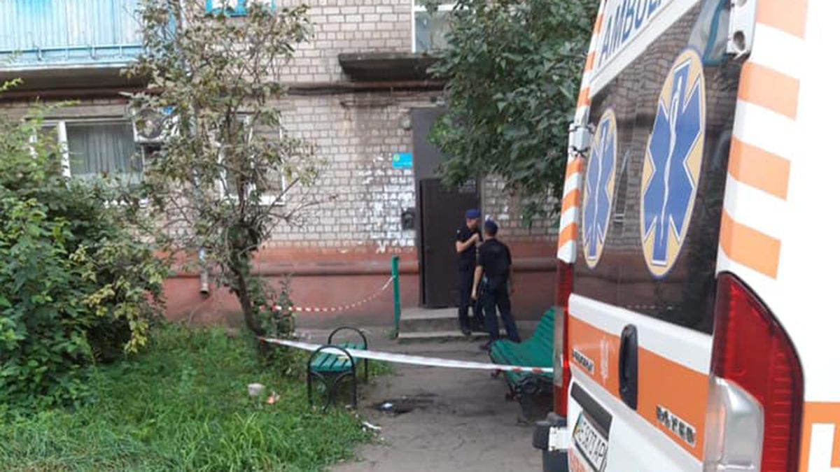 Екс-військовий та троє поліцейських постраждали від вибуху гранати в Кривому Розі