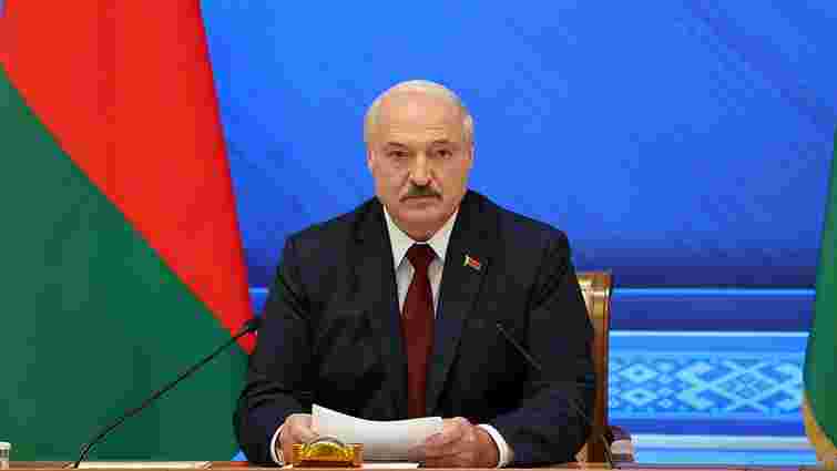 Лукашенко заявив, що міг би поставити Україну «на коліна» за один день
