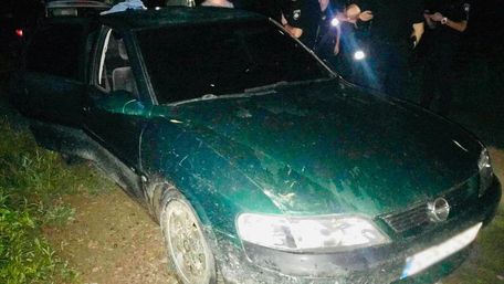 Івано-франківські поліцейські випадково зупинили авто з двома кілерами