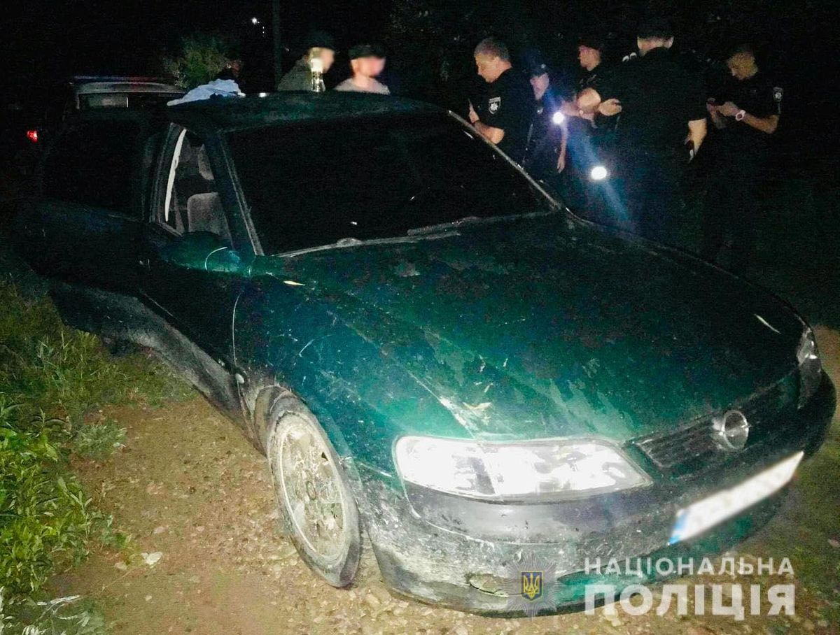 Івано-франківські поліцейські випадково зупинили авто з двома кілерами