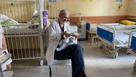 Львівські лікарі врятували немовля з важкою вадою, від якого  відмовилися батьки