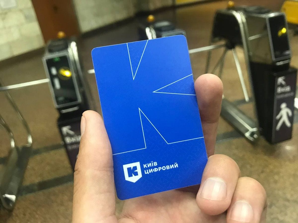 Київ тестує електронні перепустки у транспорт на випадок локдауну