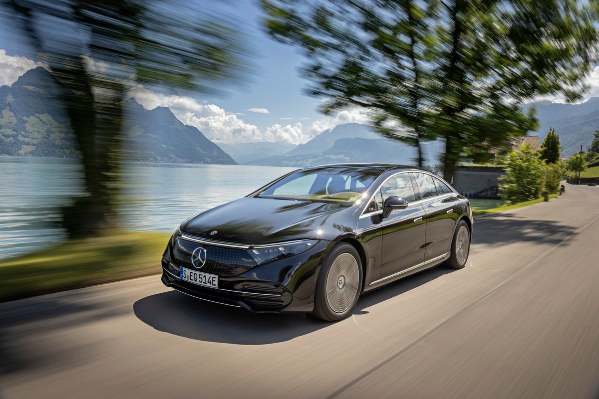 Mercedes-Benz розкрив ціни та почав продажі флагманського електрокара EQS