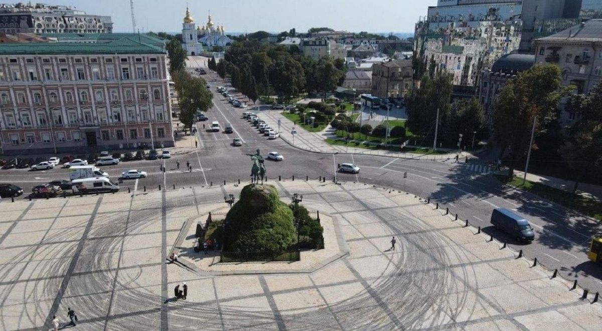 Прокуратура назвала суму збитків від дрифту на Софійській площі