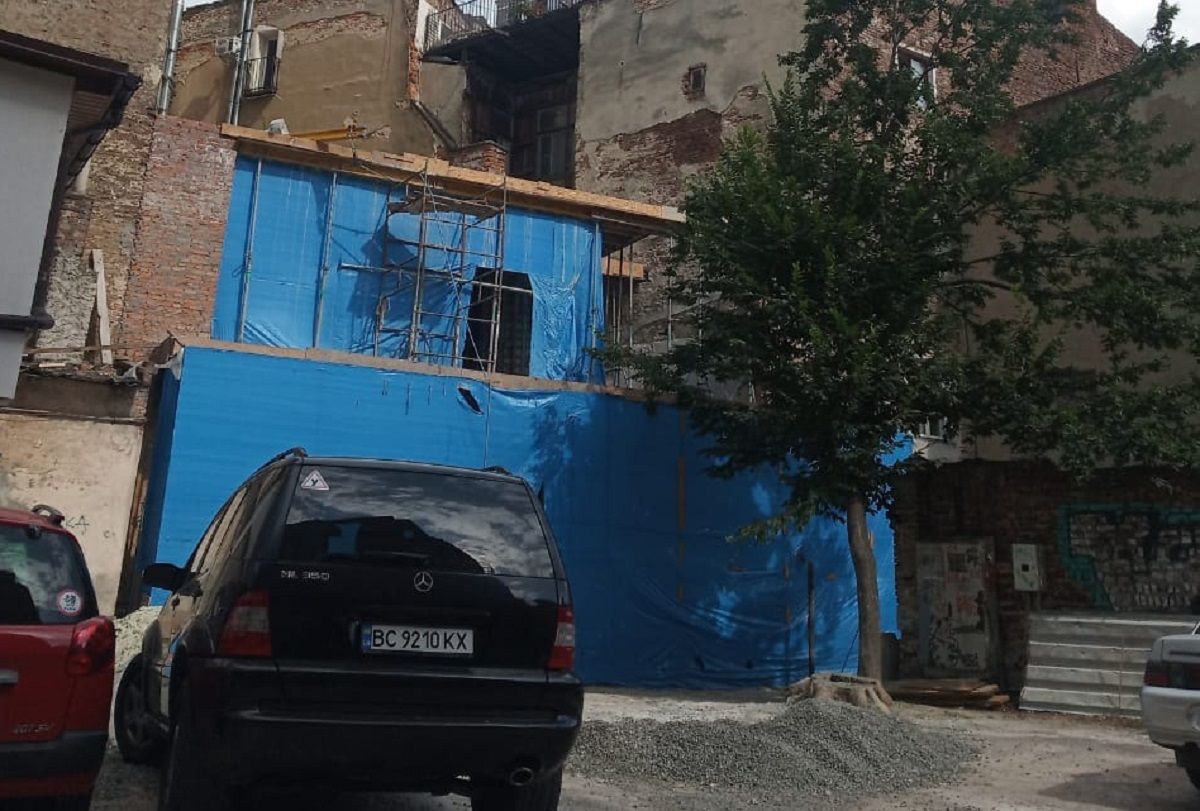 Львівського ресторатора оштрафують за незаконне будівництво у центрі міста
