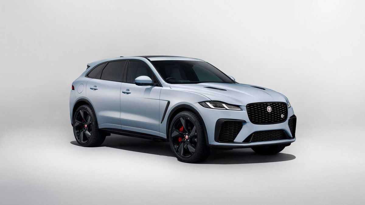 Jaguar F-Pace оновився і отримав «чорну» версію