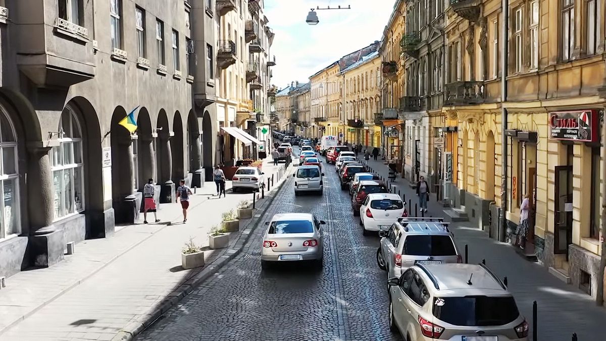 Еклектика, озера і війни вулиці Пекарської